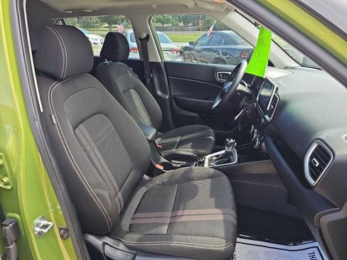 Used 2023 Hyundai Venue SEL image 19