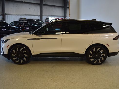 Used 2024 Lincoln Nautilus Reserve w/ Jet Appearance Package (87T) AWD/4WD image 6