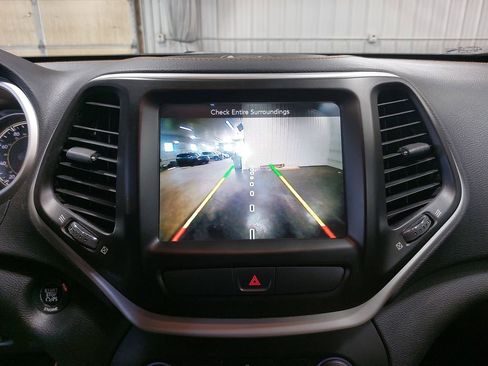 Used 2016 Jeep Cherokee Limited FWD image 24