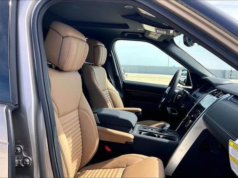 New 2026 Land Rover Discovery Dynamic SE image 12