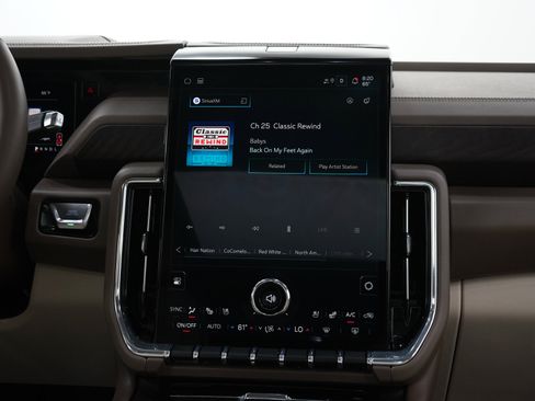 Used 2025 GMC Yukon XL Denali w/ Denali Reserve Package AWD/4WD image 18
