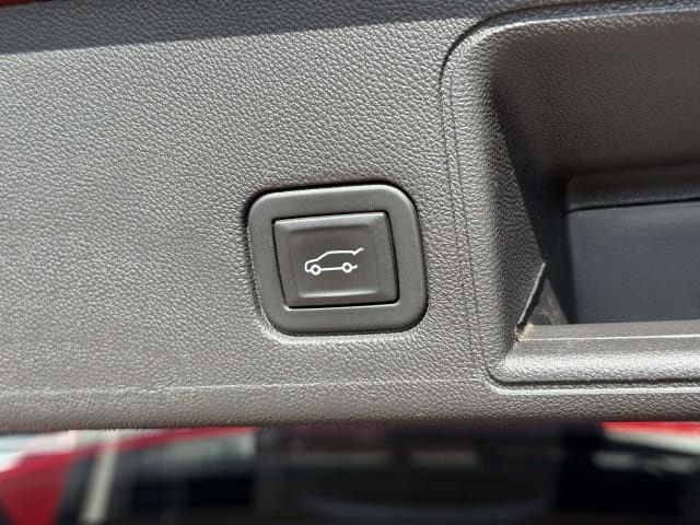 Used 2024 GMC Terrain Denali w/ Denali Premium Package AWD/4WD image 11