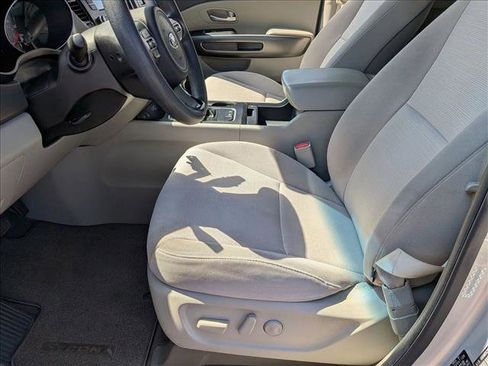 Used 2015 Kia Sedona LX FWD image 15