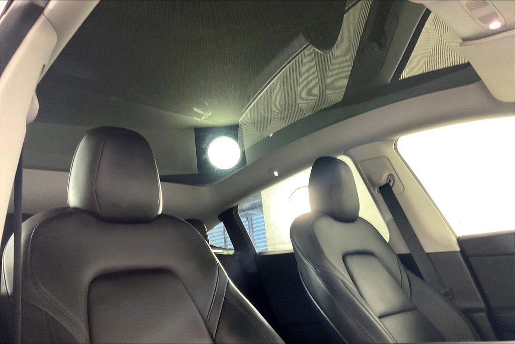 Used 2023 Tesla Model Y Long Range AWD/4WD image 29