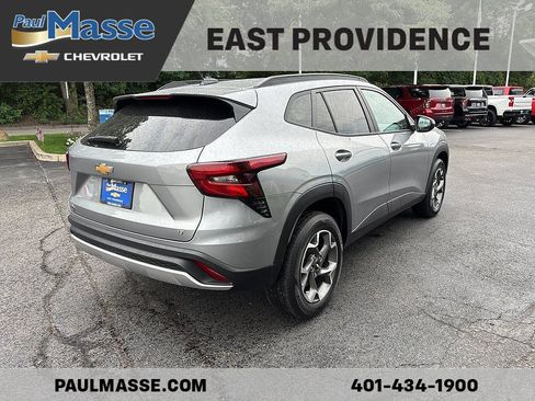 Certified 2024 Chevrolet Trax LT w/ LT Convenience Package FWD image 7
