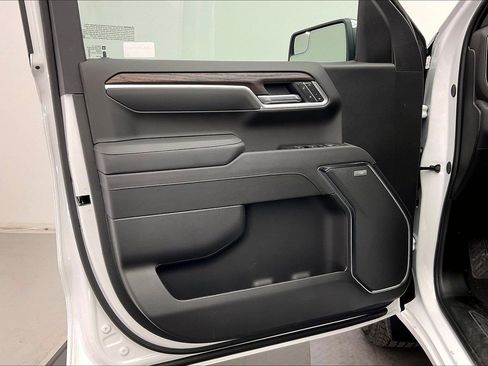 New 2026 GMC Sierra 1500 SLT w/ SLT Convenience Package image 12