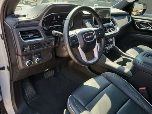 Used 2023 GMC Yukon XL SLT w/ SLT Premium Package RWD image 10