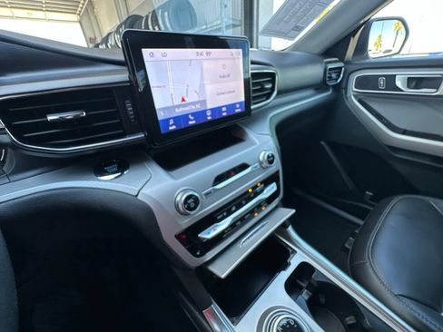 Used 2023 Ford Explorer XLT w/ Equipment Group 202A RWD image 33