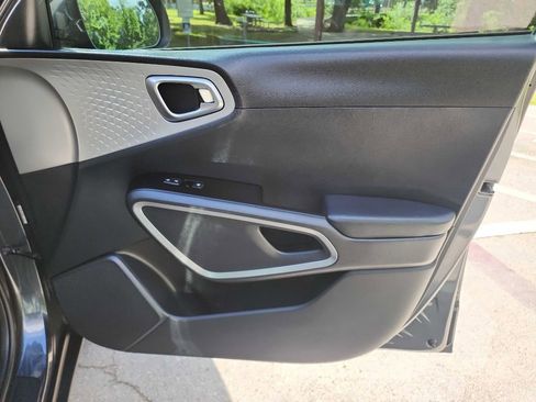 Used 2022 Kia Soul LX w/ Technology Package image 32