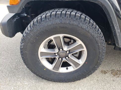 Used 2018 Jeep Wrangler Unlimited Sahara image 42