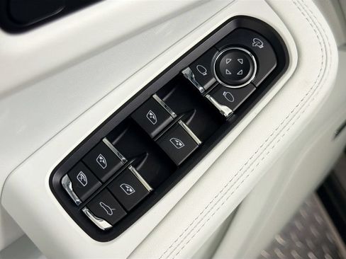 New 2026 Porsche Macan AWD/4WD image 19