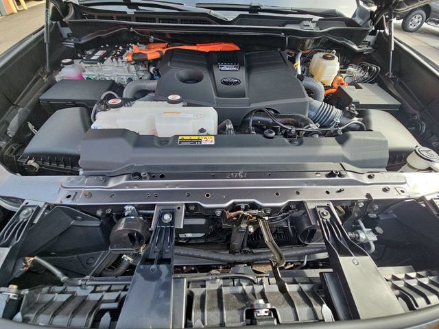 Used 2024 Toyota Sequoia SR5 w/ TRD Off-Road Package AWD/4WD image 33