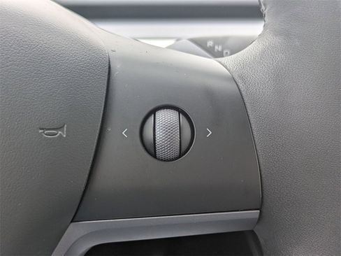 Used 2023 Tesla Model Y Long Range image 28