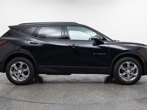 Used 2025 Chevrolet Blazer LT FWD image 11