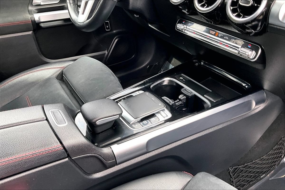 Used 2020 Mercedes-Benz GLB 250 4MATIC image 32
