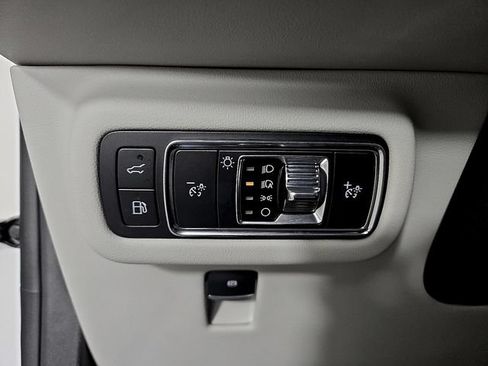 Used 2026 Lincoln Nautilus Premier AWD/4WD image 18