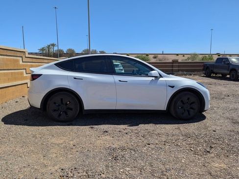 Used 2025 Tesla Model Y Long Range image 4
