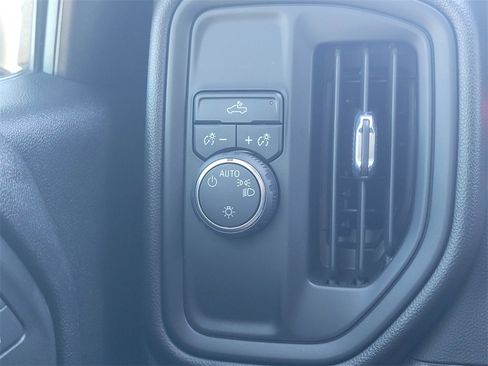 Used 2022 Chevrolet Silverado 1500 Custom image 32