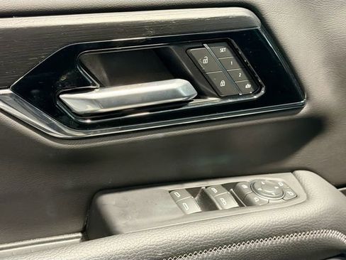 Used 2025 GMC Yukon XL Denali image 17