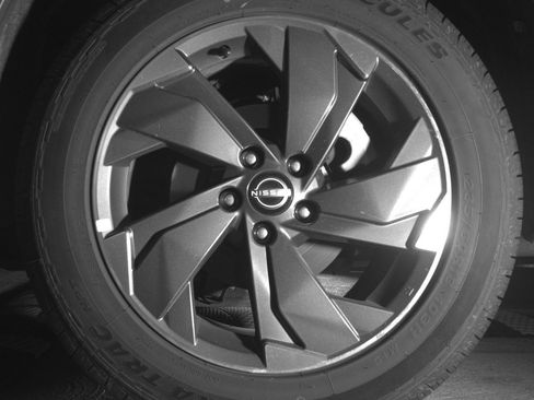 Used 2025 Nissan Rogue SV FWD image 14