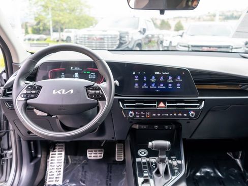 Certified 2024 Kia Niro EX Touring FWD image 13