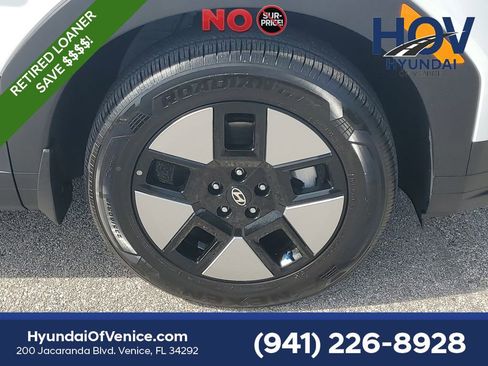 Used 2026 Hyundai Santa Fe SEL FWD image 8