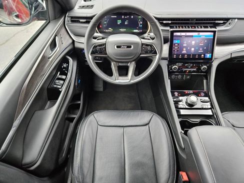 Used 2023 Jeep Grand Cherokee Overland image 13