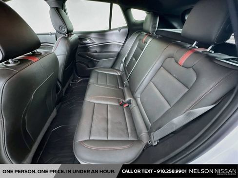 Used 2025 Chevrolet Trax RS w/ Sunroof Package FWD image 24