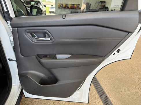 Used 2024 Nissan Rogue SV w/ SV Premium Package AWD/4WD image 23
