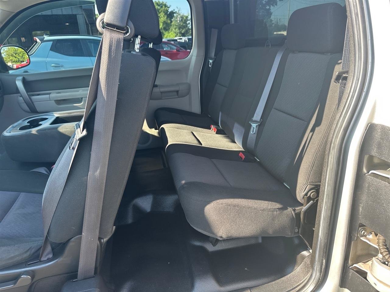 Used 2010 Chevrolet Silverado 1500 W/T RWD image 16