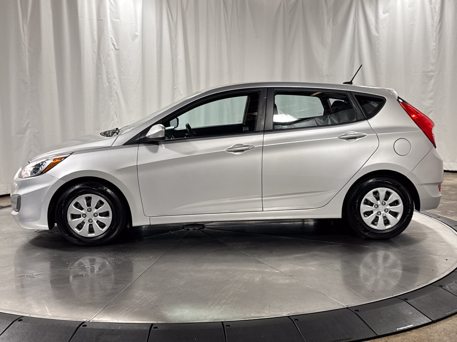 Used 2016 Hyundai Accent SE FWD image 8