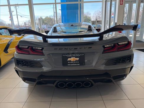 Used 2025 Chevrolet Corvette Z06 w/ Z07 Performance Package image 3