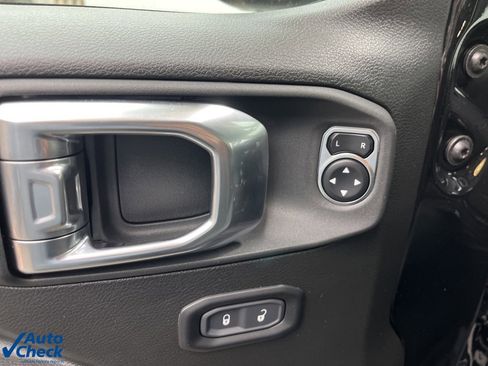 Used 2025 Jeep Gladiator Sport image 30