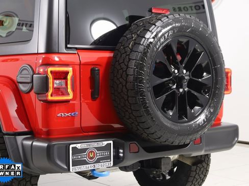 Used 2022 Jeep Wrangler Unlimited Sahara w/ Cold Weather Group image 25