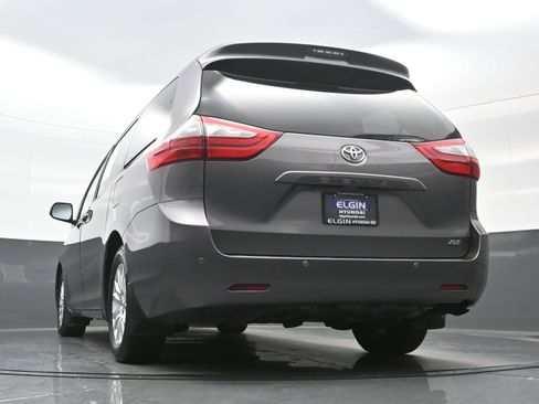 Used 2017 Toyota Sienna Limited Premium image 30