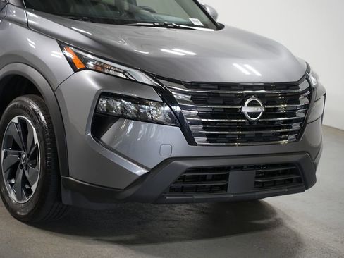 Used 2025 Nissan Rogue SV w/ SV Premium Package FWD image 4