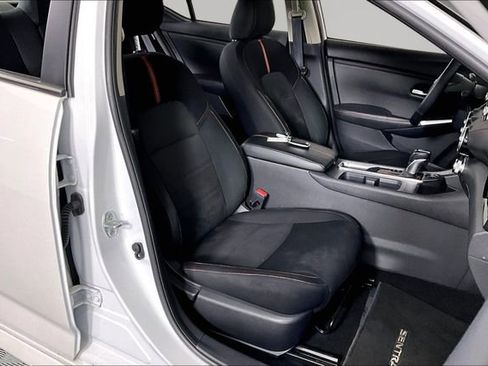 Used 2025 Nissan Sentra SR FWD image 27