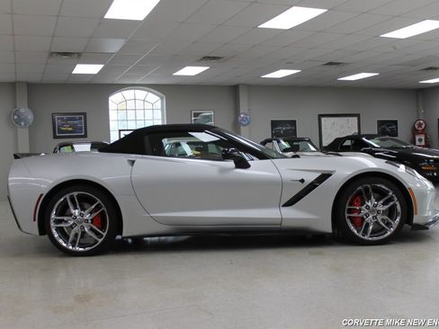 Used 2015 Chevrolet Corvette Stingray Convertible w/ 3LT Preferred Equipment Group RWD image 11