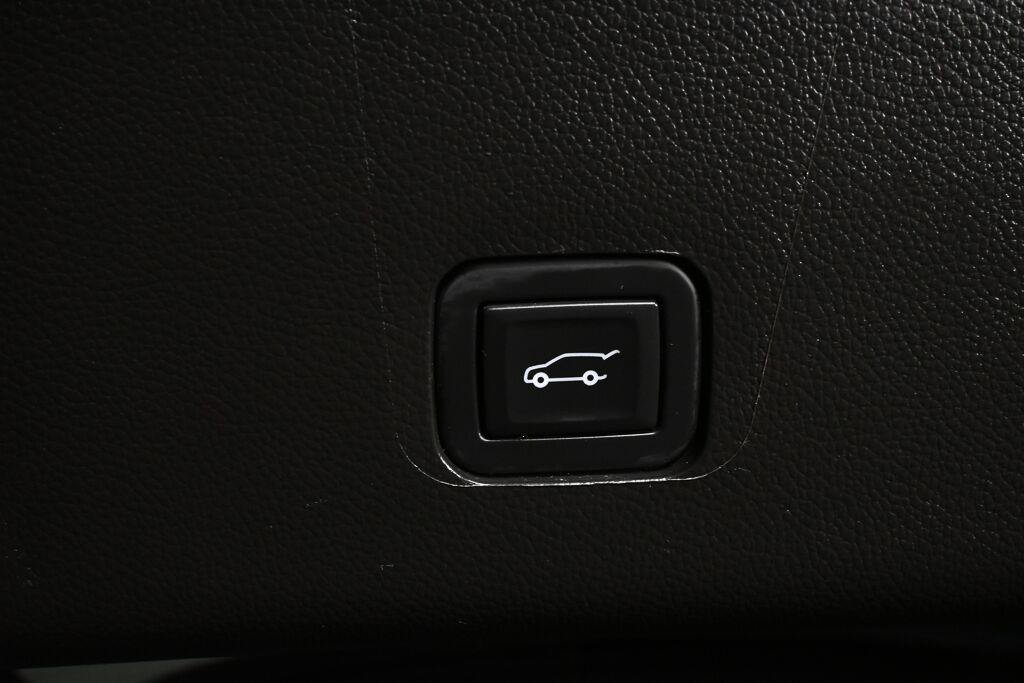 Used 2021 Chevrolet Traverse LT FWD image 28