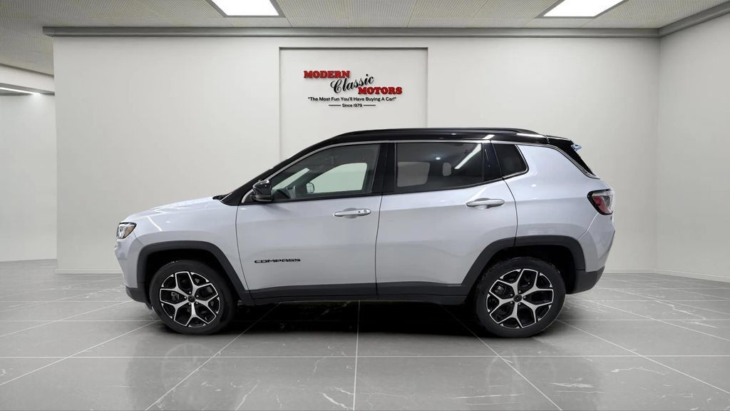 Used 2025 Jeep Compass Limited AWD/4WD image 4