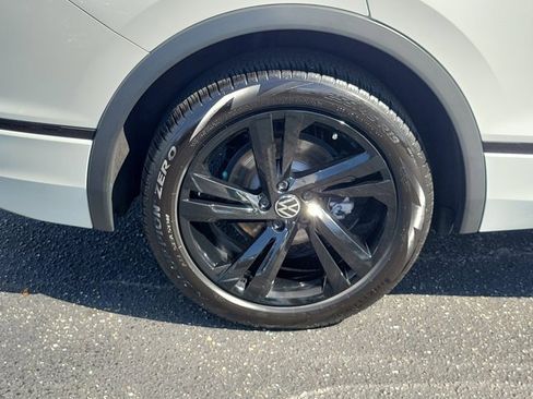 Used 2024 Volkswagen Tiguan SE R-Line image 35
