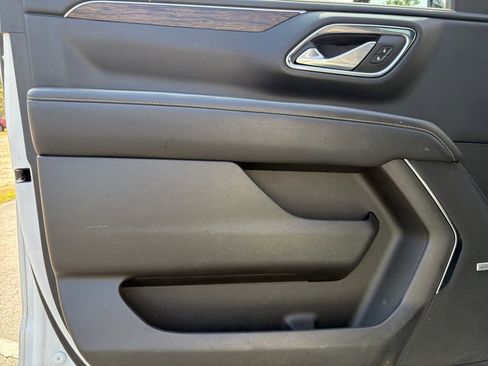 Used 2023 Chevrolet Suburban Premier RWD image 13