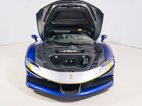 Used 2022 Ferrari SF90 Spider image 41