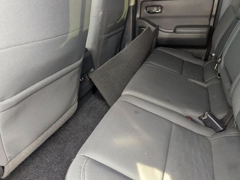 Certified 2022 Nissan Frontier SV image 15