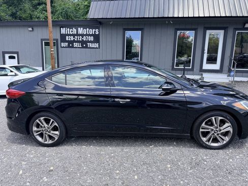 Used 2017 Hyundai Elantra Limited w/ Limited Tech Package 04 FWD image 2