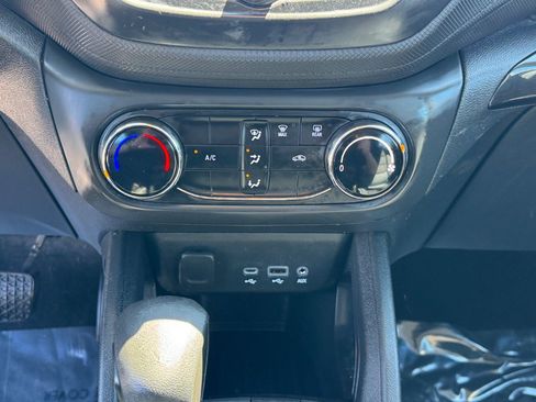 Used 2022 Chevrolet TrailBlazer LS FWD image 26