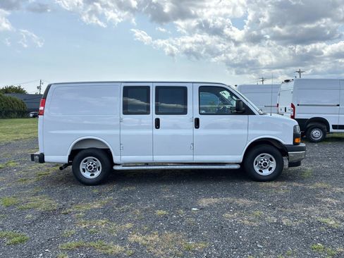 Used 2025 GMC Savana 2500 w/ Driver Convenience Package RWD image 8