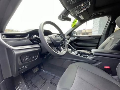 Used 2025 Jeep Grand Cherokee L Laredo AWD/4WD image 11