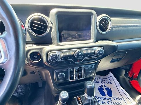 Used 2022 Jeep Wrangler Unlimited Sahara w/ Cold Weather Group image 16