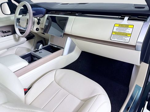 New 2026 Land Rover Range Rover Autobiography AWD/4WD image 17
